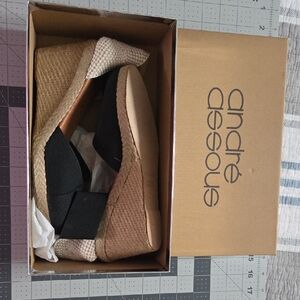 Andre Assous Black And Tan Wedge Sandals